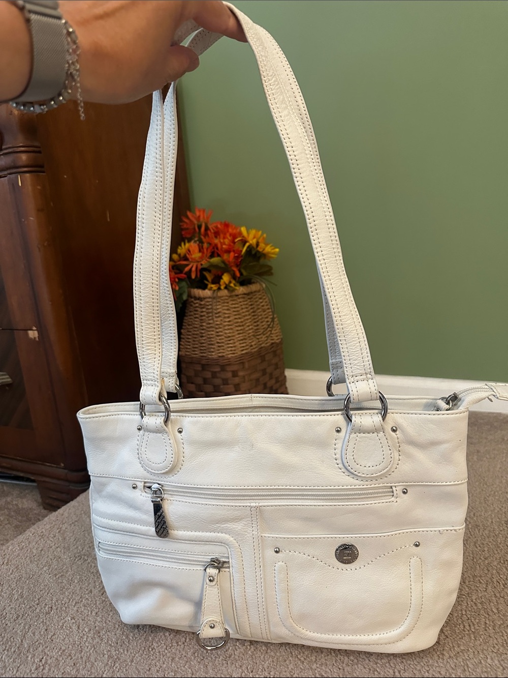 Stone Mountain - White Women's Shoulder Tote Bag - Classic Everyday Style